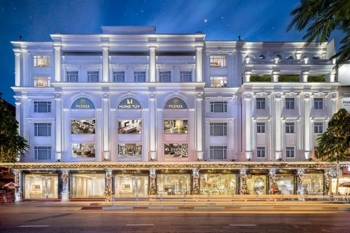 Quy mô showroom hơn 10.000 m2 quy tụ những bộ sưu tập nội thất nổi tiếng thế giới. Ảnh: Hùng Túy