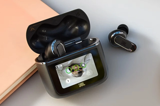 Mẫu tai nghe JBL Tour Pro 3. Ảnh: JBL