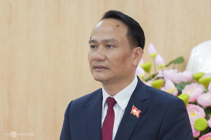 Ông Nguyễn Đình Vĩnh, Phó bí thư thường trực Thành ủy Đà Nẵng, chia sẻ về chương trình kết nghĩa các xã, phường đang được thành phố thực hiện. Ảnh: Nguyễn Đông