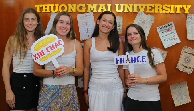 Sinh viên quốc tế tới trường Đại học Thương mại theo chương trình trao đổi, tháng 9/2025. Ảnh: TMU