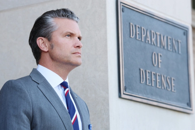 Bộ trưởng Quốc phòng Mỹ Pete Hegseth tại trụ sở Lầu Năm Góc ở Arlington, Virginia, hôm 22/9. Ảnh: AFP