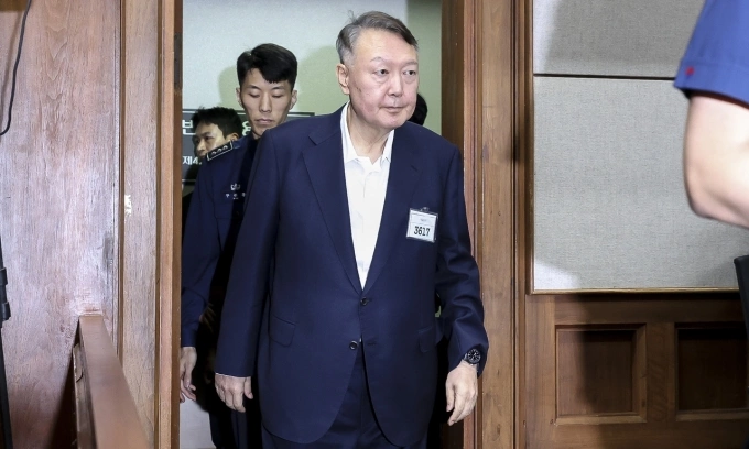 Cựu tổng thống Hàn Quốc Yoon Suk-yeol trình diện tòa án ở Seoul ngày 26/9. Ảnh: Yonhap