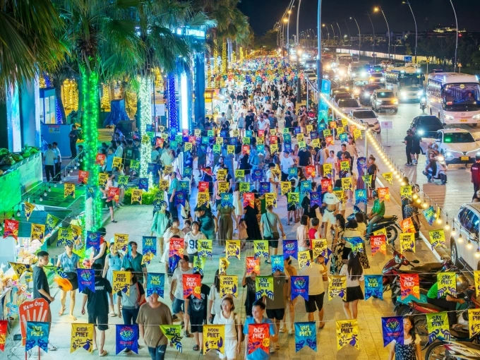 Chợ đêm Vui-Fest tại Phường Bãi Cháy. Ảnh: Ánh Dương