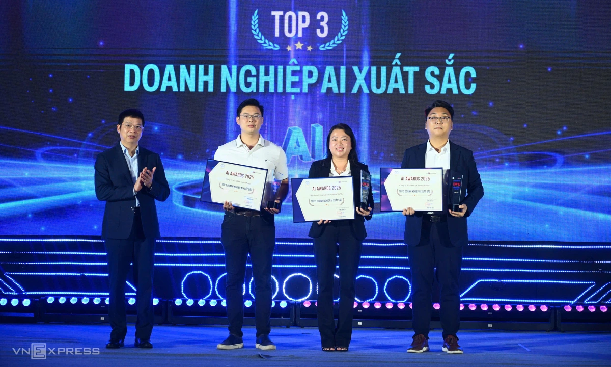 Ba doanh nghiệp AI xuất sắc nhận giải tại AI Awards 2025. Ảnh: Giang Huy