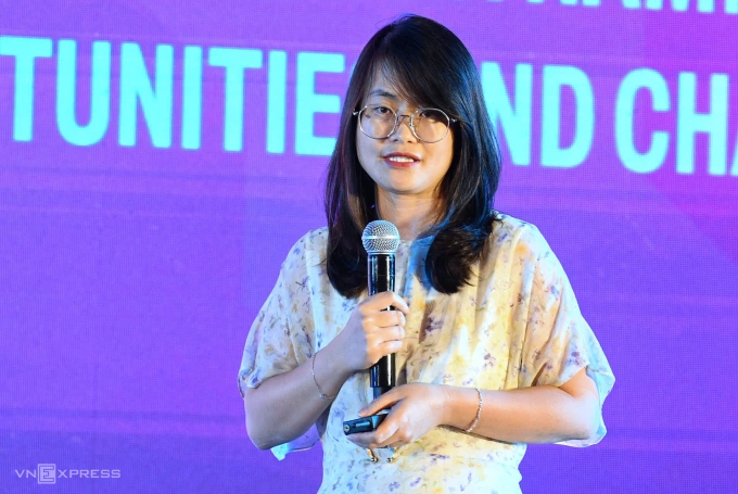 PGS.TS Nguyễn Phi Lê tham luận tại workshop. Ảnh: Giang Huy