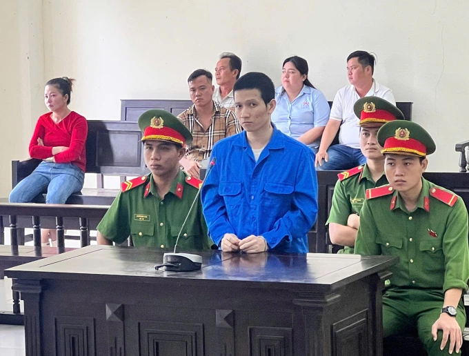 Nguyễn Minh Luân tại tòa. Ảnh: Nam An