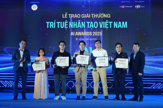 5 tài năng AI Việt được vinh danh tại AI Awards 2025. Ảnh: Giang Huy