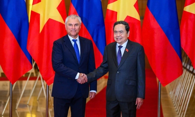 Chủ tịch Quốc hội Trần Thanh Mẫn đón Chủ tịch Duma Quốc gia Nga Vyacheslav Volodin ngày 28/9. Ảnh: Giang Huy