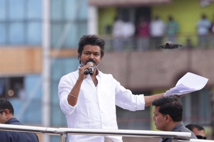 Tài tử Vijay tại sự kiện vận động ở Tamil Nadu ngày 27/9. Ảnh: Reuters