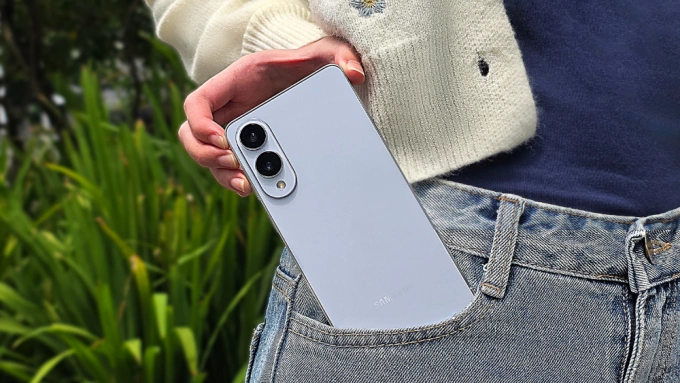 Galaxy S25 Edge tạo chú ý với độ mỏng nhẹ. Ảnh: Samsung