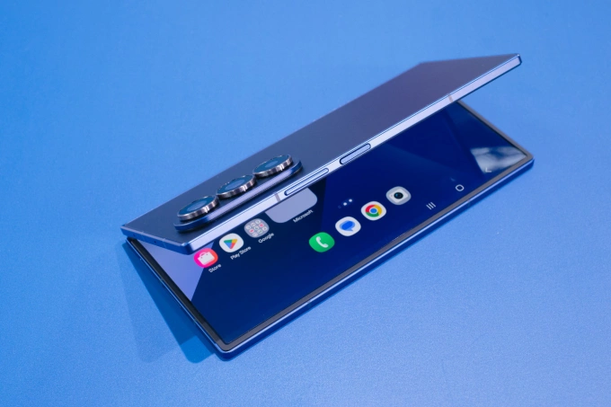 Galaxy Z Fold7 là một trong những sản phẩm thể hiện rõ tinh thần tiên phong của Samsung. Ảnh: Samsung