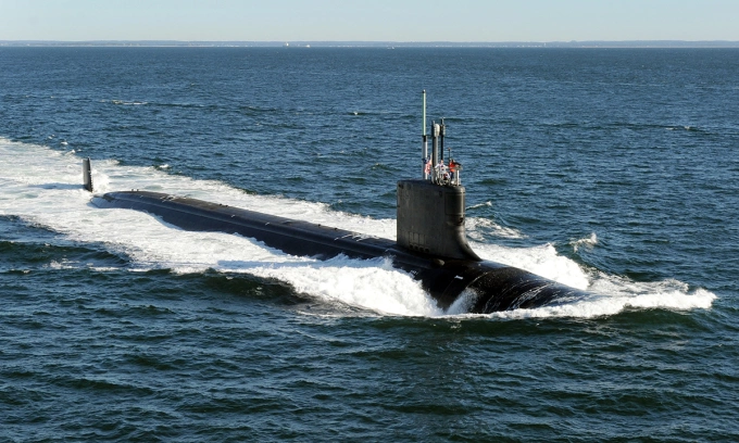 Tàu ngầm tấn công USS Missouri thuộc lớp Virginia di chuyển ngoài khơi bang Connecticut, Mỹ tháng 2/2010. Ảnh: US Navy