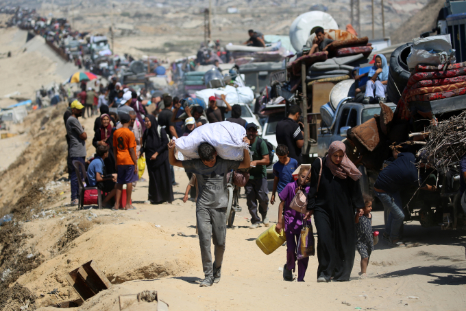 Người dân Gaza City trên đường sơ tán khỏi thành phố lớn nhất Dải Gaza ngày 19/9. Ảnh: AFP