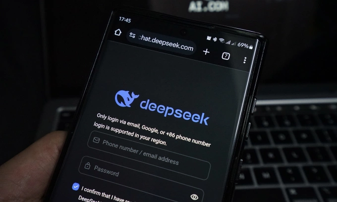 Giao diện đăng nhập DeepSeek trên một chiếc smartphone. Ảnh: Bảo Lâm