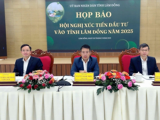 Phó chủ tịch UBND tỉnh Lâm Đồng Nguyễn Ngọc Phúc chủ trì họp báo, chiều 30/9. Ảnh: Đạo Hoàng