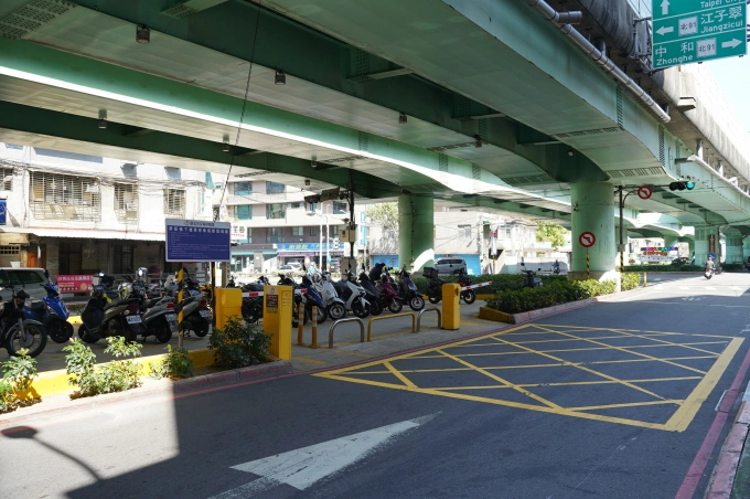 Gầm cầu Hoa Thúy ở Tân Bắc, Đài Loan: Ảnh: Wepark