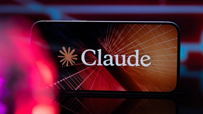 Logo Claude của Anthropic trên một chiếc smartphone. Ảnh: Cnet
