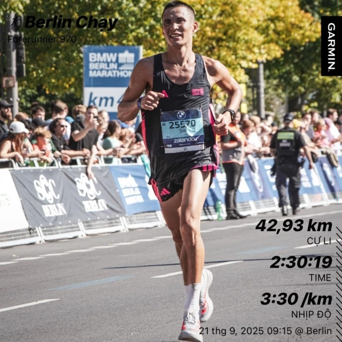 Thông số trên đồng hồ của VĐV Phạm Tiến Sản khi thi đấu tại Berlin Marathon hồi tháng 9. Ảnh: Facebook/Phạm Tiến Sản