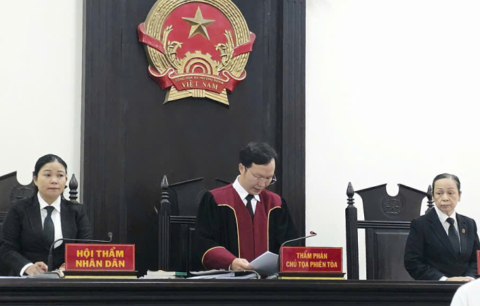 HĐXX công bố bản án. Ảnh: Bình Nguyên