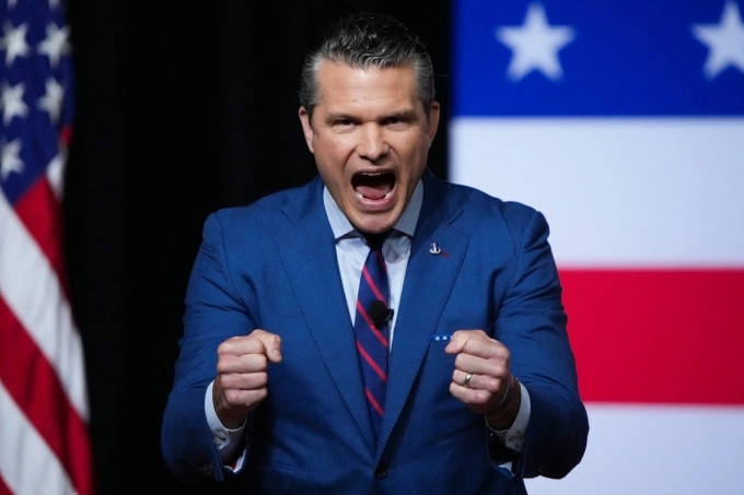 Bộ trưởng Quốc phòng Mỹ Pete Hegseth phát biểu trước tướng lĩnh ngày 30/9. Ảnh: AFP