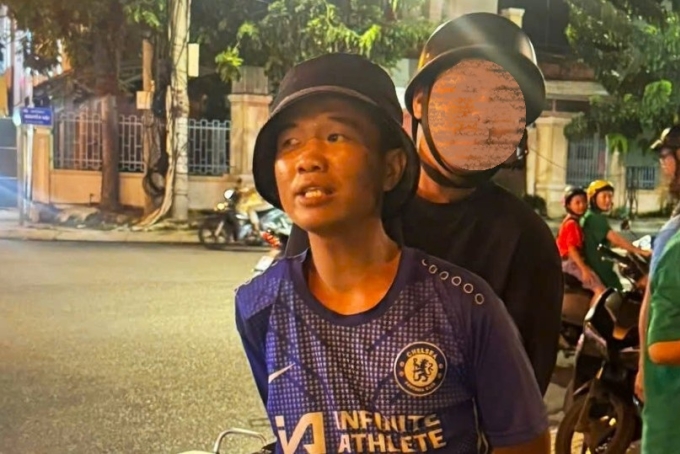 Nghi phạm Nguyễn Văn Tý bị trinh sát bắt giữ, tối qua. Ảnh: Nguyễn Tư