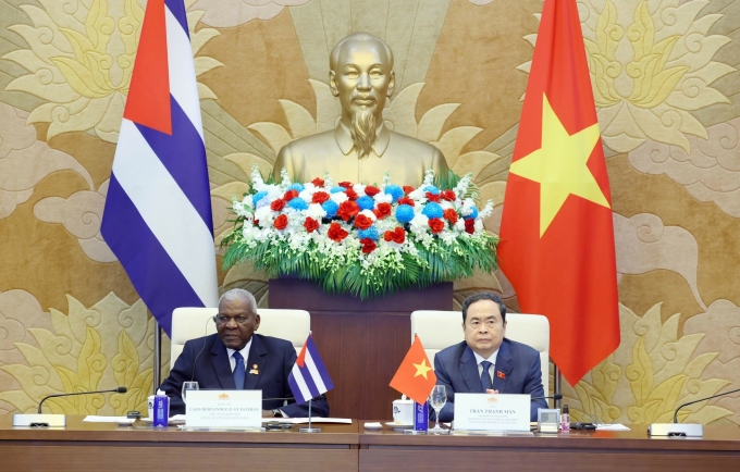 Chủ tịch Quốc hội Trần Thanh Mẫn và Chủ tịch Quốc hội Cuba Esteban Lazo Hernandez đồng chủ trì phiên họp thứ hai của Ủy ban hợp tác liên nghị viện Việt Nam - Cuba ngày 1/10. Ảnh: TTXVN