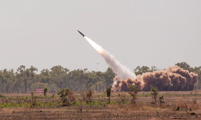 Pháo phản lực HIMARS Mỹ khai hỏa tên lửa ATACMS khi diễn tập tại Australia tháng 7/2023. Ảnh: US Army
