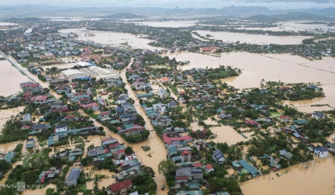 Hàng nghìn ngôi nhà ở xã Nông Cống, Thanh Hóa ngập sâu hôm 30/9 do mưa lũ sau bão Bualoi. Ảnh: Lê Hoàng