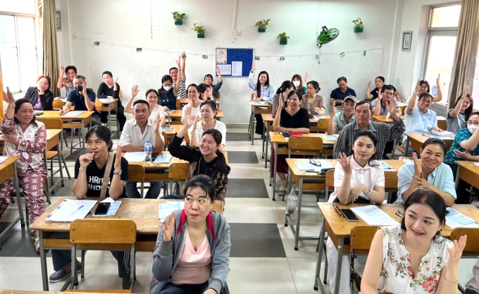 Buổi họp phụ huynh đầu năm của lớp 10A05, trường THPT Nguyễn Hữu Thọ, ngày 21/9. Ảnh: Giáo viên cung cấp