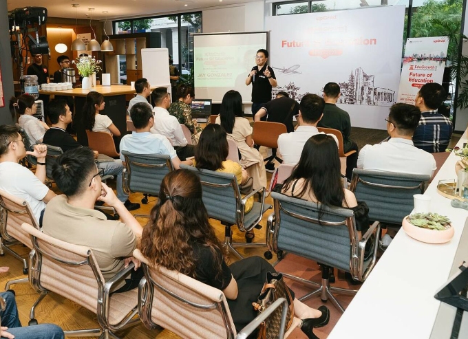Workshop của Giáo sư Jay từ Đại học Golden Gate dành cho học viên upGrad, chia sẻ cách làm bài luận cho chương trình DBA trong khuôn khổ sự kiện EduGrowth 2024 tại Hà Nội. Ảnh: UpGrad