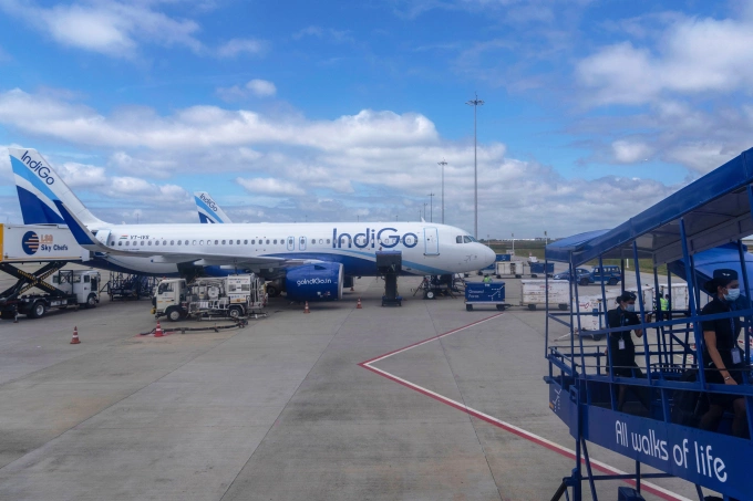 Một máy bay của hãng hàng không tại sân bay quốc tế Kempegowda ở Bangalore, Ấn Độ hồi tháng 9/2022. Ảnh: AP
