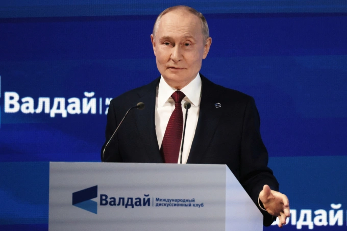 Tổng thống Nga Vladimir Putin phát biểu tại Sochi ngày 2/10. Ảnh: AP