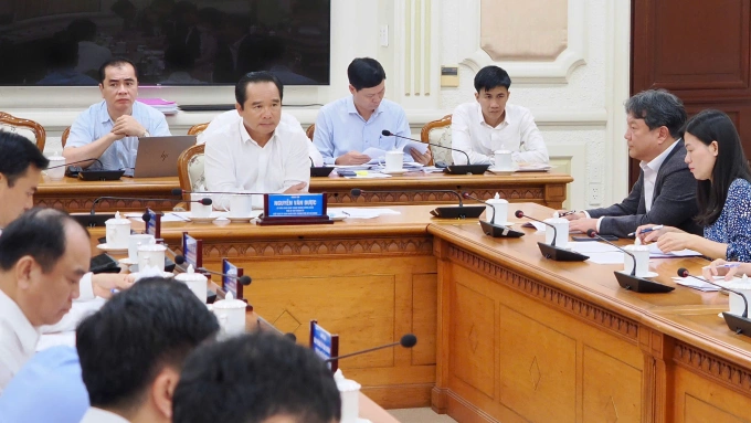 Chủ tịch UBND TP HCM Nguyễn Văn Được chủ trì buổi làm việc chiều 3/10. Ảnh: An Phương