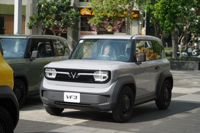 VF 3 tại một trung tâm thương mại ở TP HCM. Ảnh: Thành Nhạn