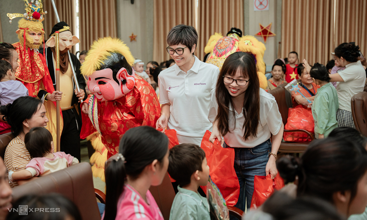 Mang Trung thu đến với bệnh nhi tại Điện Biên
