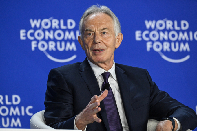 Cựu thủ tướng Anh Tony Blair phát biểu tại Thiên Tân, Trung Quốc ngày 24/6. Ảnh: AFP