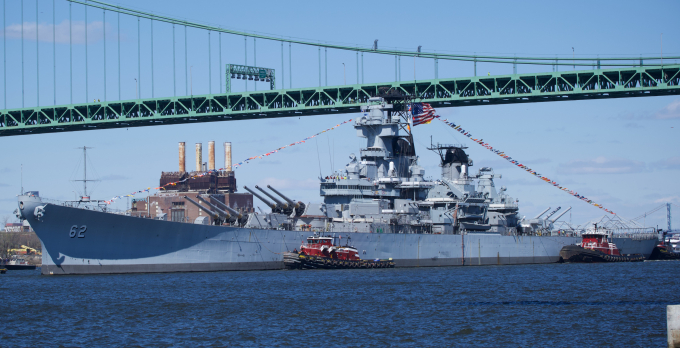 Tàu bảo tàng USS New Jersey được kéo đến nơi bảo dưỡng hồi năm 2024. Ảnh: Wikipedia