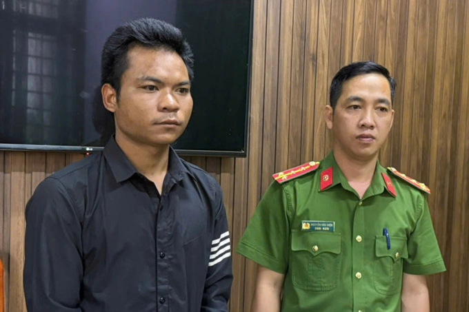 Y Sin Bkrông tại cơ quan điều tra. Ảnh: Ngọc Oanh