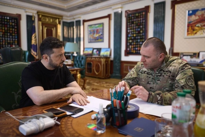 Tổng thống Volodymyr Zelensky và giám đốc SBU Vasyl Malyuk tại Kiev hồi tháng 6. Ảnh: Văn phòng báo chí Tổng thống Ukraine