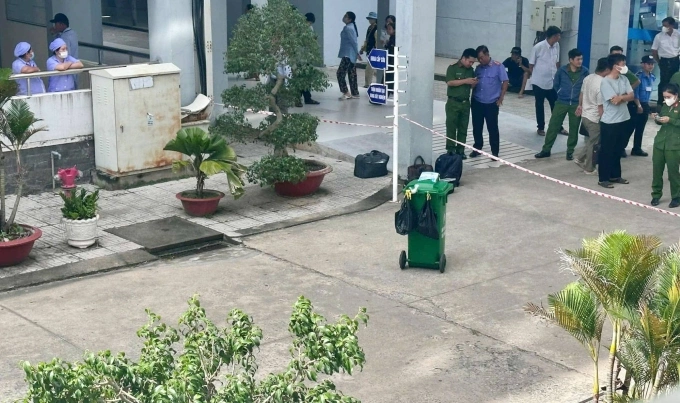 Cơ quan điều tra ghi nhận hiện trường phát hiện thi thể nghi phạm giết chủ quán cà phê. Ảnh: Công an cung cấp