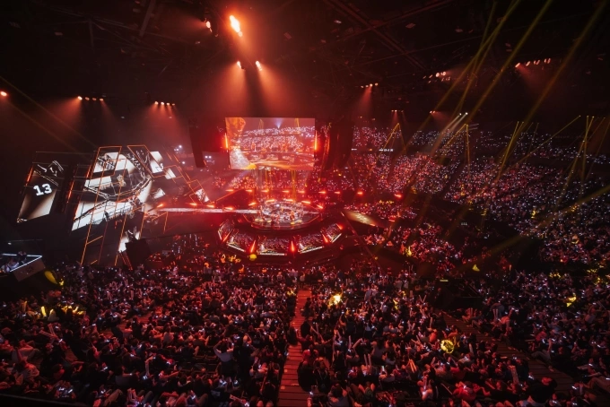 Khán giả và người hâm mộ esports.