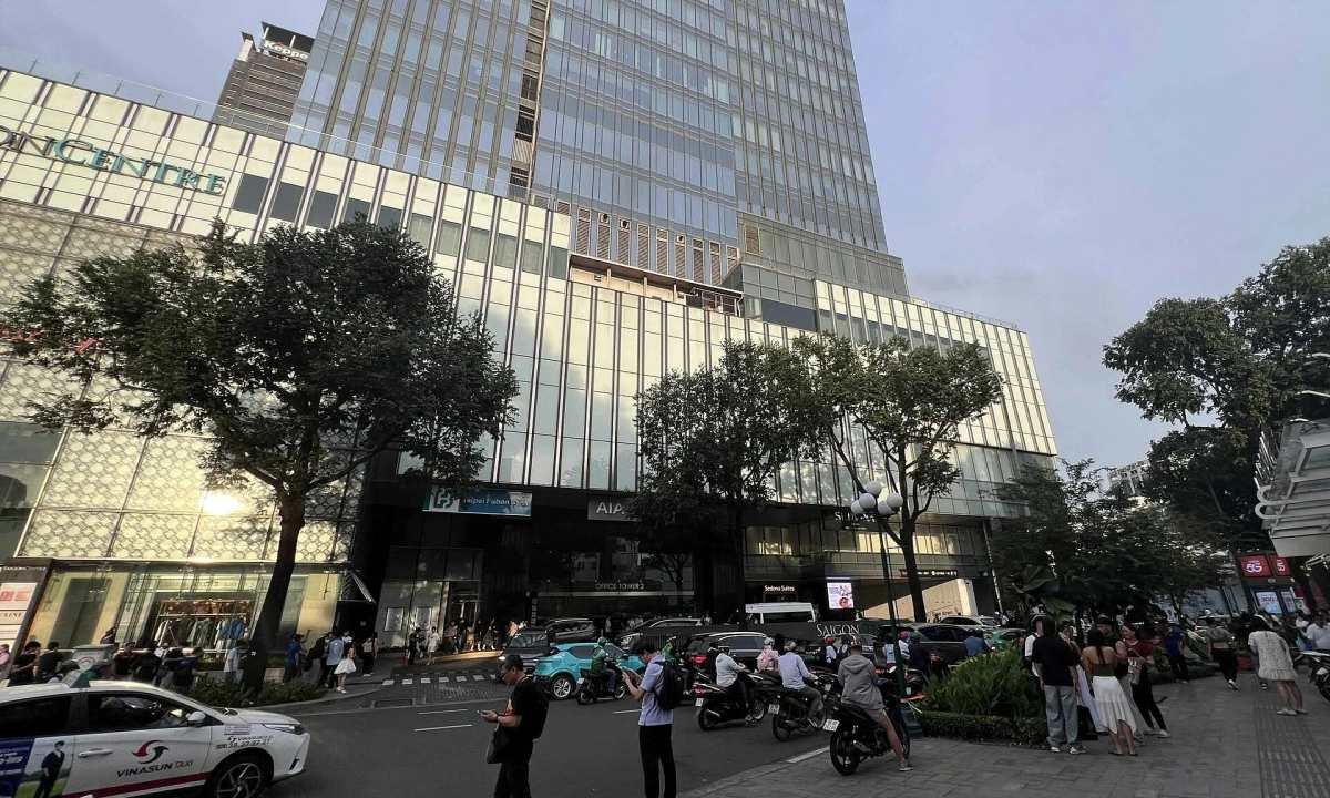 Cháy dưới hầm trung tâm thương mại Takashimaya