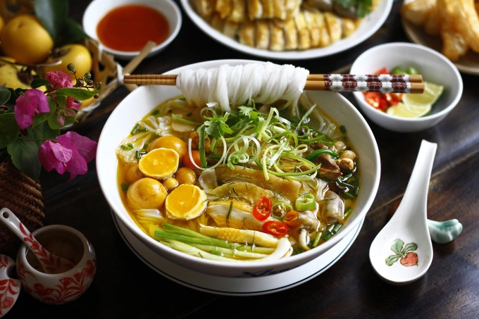 Phở gà Hà Nội được bán qua nửa đêm ở nhiều khu phố trung tâm. Ảnh: Bùi Thuỷ