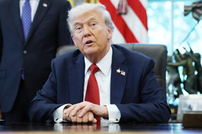 Tổng thống Donald Trump phát biểu tại Phòng Bầu dục, Nhà Trắng, ngày 6/10. Ảnh: AFP