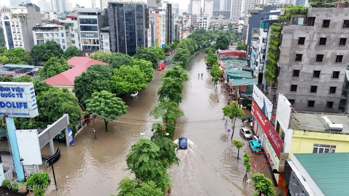 Đường Nguyễn Hoàng, phường Cầu Giấy sáng 7/10. Ảnh: Văn Ngọc