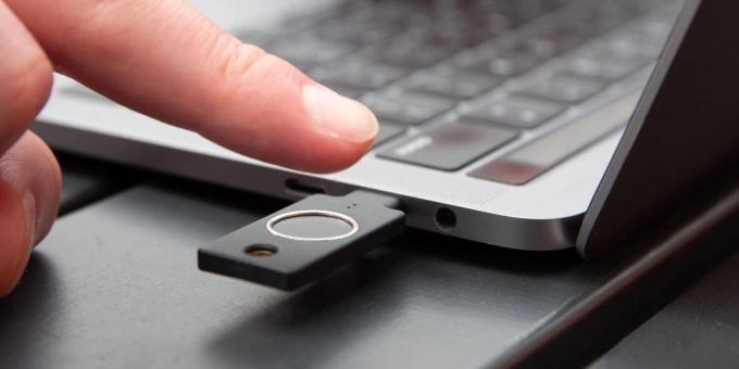 YubiKey là bức tườngcuối cùng để bảo vệ tài khoản người dùng. Ảnh: Yubico