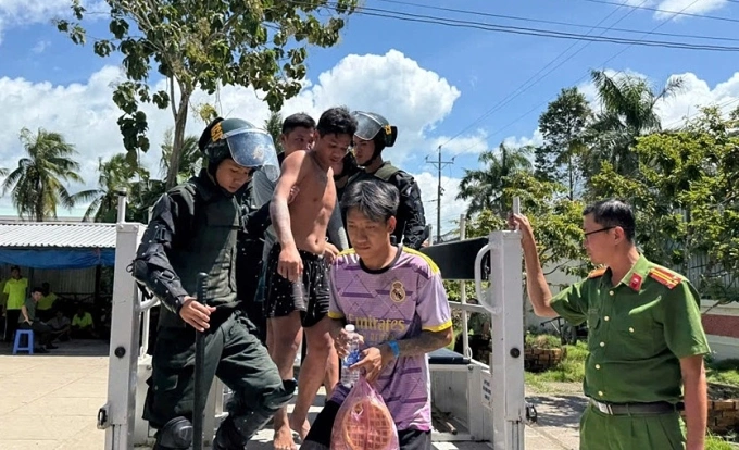 Công an huy động tối đa lực lượng truy bắt người nghiện trốn trại. Ảnh: Nghiêm Túc