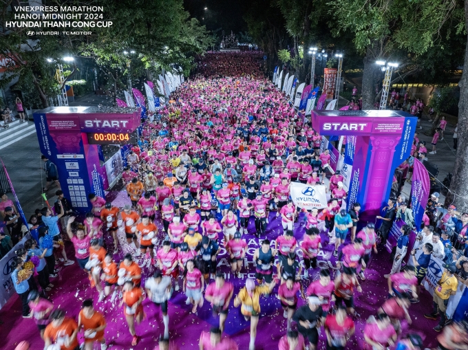 11.000 VĐV tham gia VM Hanoi Midnight 2024. Ảnh: VnExpress Marathon