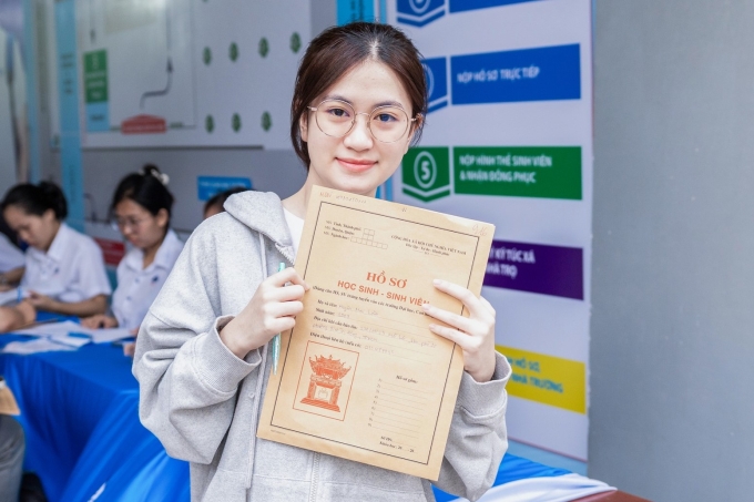 Tân sinh viên trường Đại học Công thương TP HCM làm thủ tục nhập học cuối tháng 8. Ảnh: HUIT