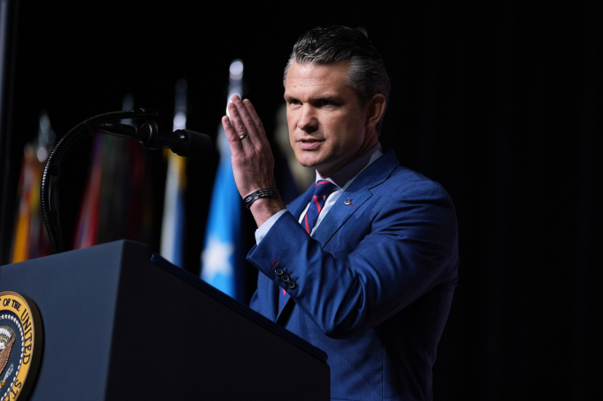 Bộ trưởng Quốc phòng Mỹ Pete Hegseth tại cuộc họp ở Virginia ngày 30/9. Ảnh: AP